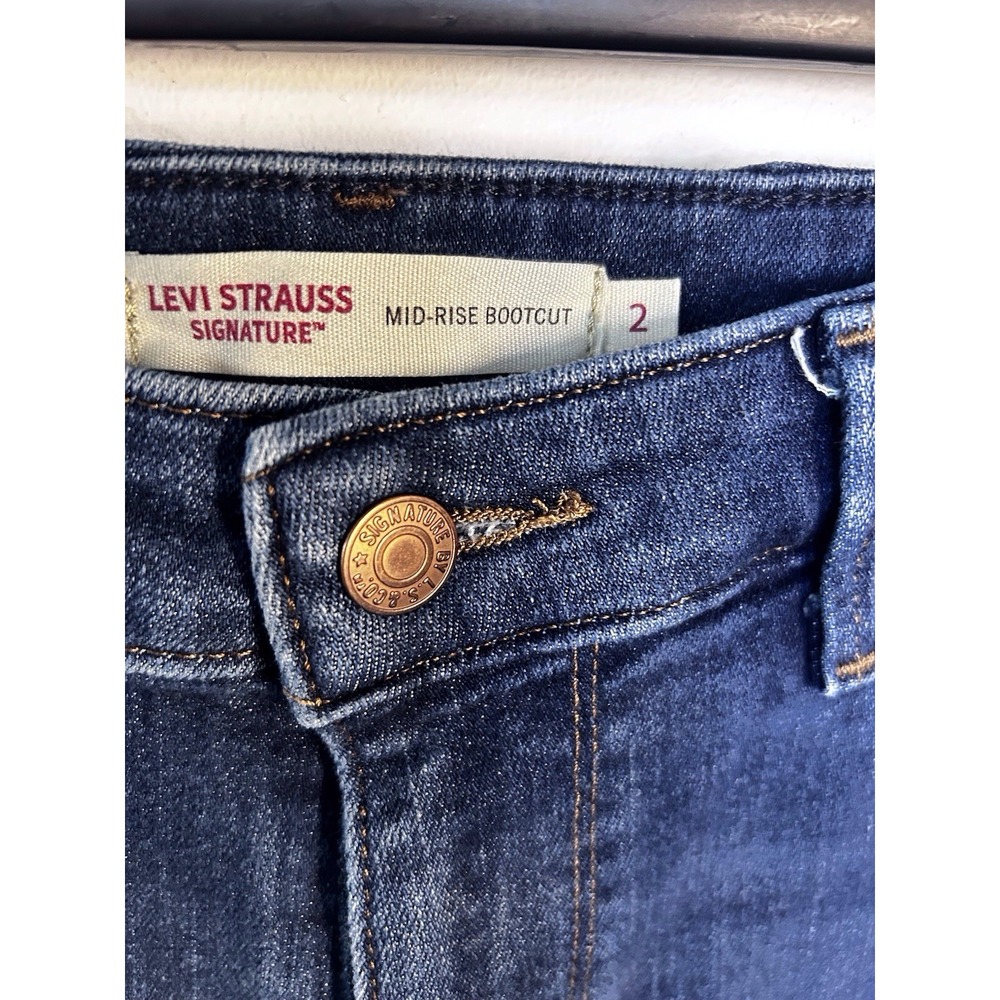 Levi Strauss Womens Signature Denim Jeans Size 2 Mid rise Bootcut 5 Pocket